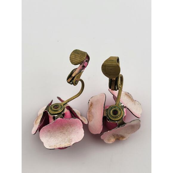 Vintage Pink Enamel Rose Clip Earrings Metal Flower 1950s Jewelry - Picture 5 of 5